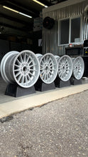 Load image into Gallery viewer, BMW Style 32 - 17" Staggered - 5x120