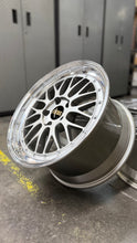 Load image into Gallery viewer, BBS LM133/134 - 17"/18" - 5x120.65 - Corvette Fitment (C5)
