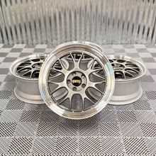 Load image into Gallery viewer, BBS LM-R (LM322) - 19" - 5x112 - Mercedes, Volkswagen, and Audi Fitment (211 E class, Golf GTI/R, and Audi S4)
