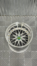Load image into Gallery viewer, BBS LM - 3 piece - 18" - Display Wheel
