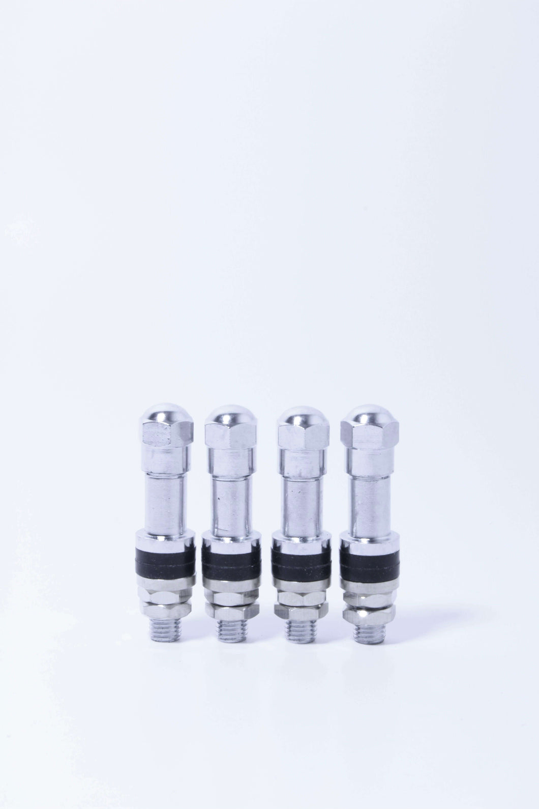 Set of four chrome-plated steel valve stems for 5.5mm wheels, enhancing durability and performance.